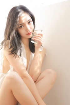 爱上女朋友的闺蜜